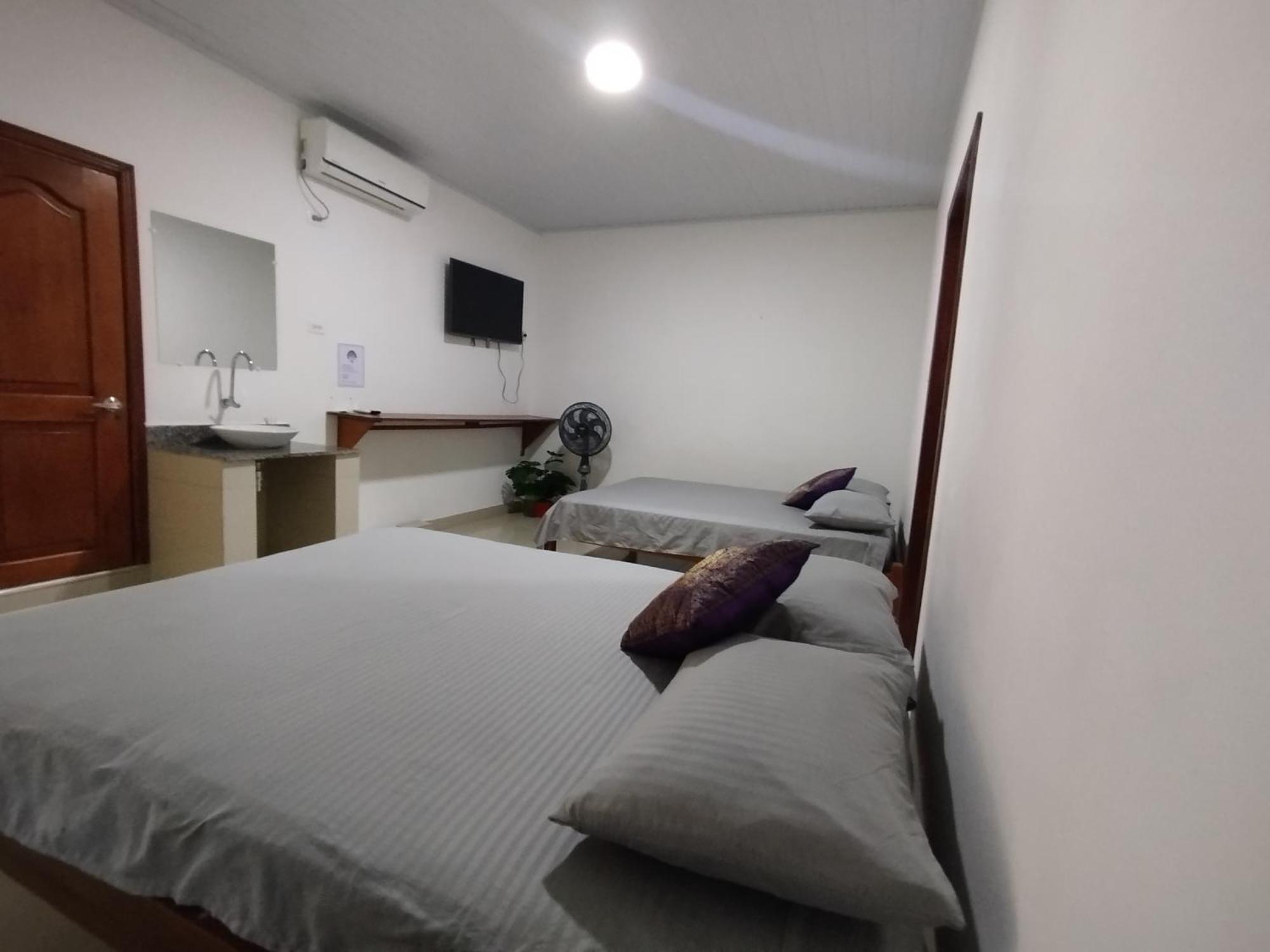 Kanaq Hotel Tours Leticia Eksteriør bilde